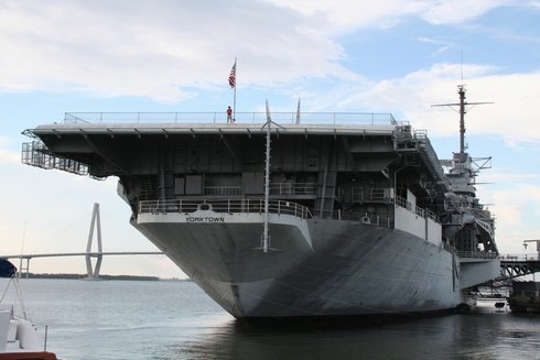 0Charl17 - USS Yorktown.jpg (28498 bytes)