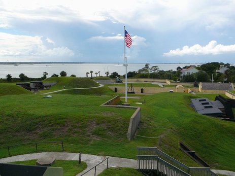 0Charl16 - Fort Moultrie.jpg (34029 bytes)