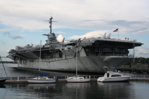 0Charl17 - USS Yorktown2.jpg (29964 bytes)