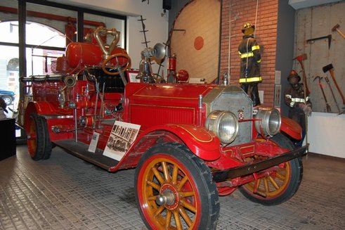 11NY - Fire museum3.jpg (48631 bytes)