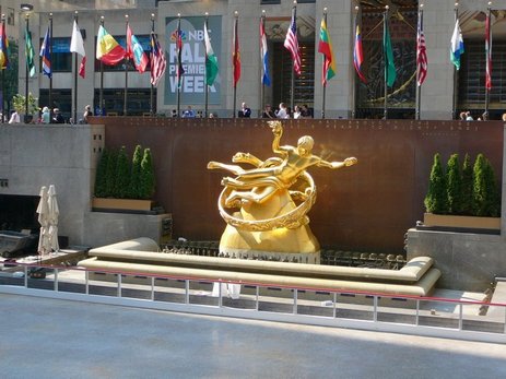 21NY - Rockefeller plaza.jpg (44169 bytes)