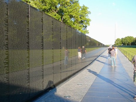 98DC - Vietnam Memorial.jpg (43365 bytes)