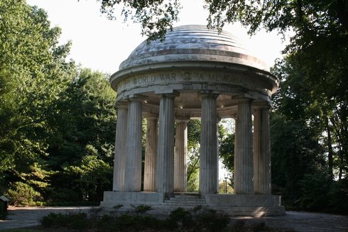 98DC - WW I memorial.jpg (52836 bytes)