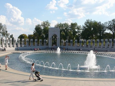 98DC - WW II memorial.jpg (45535 bytes)