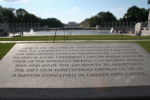 98DC - WW II memorial2.jpg (46855 bytes)